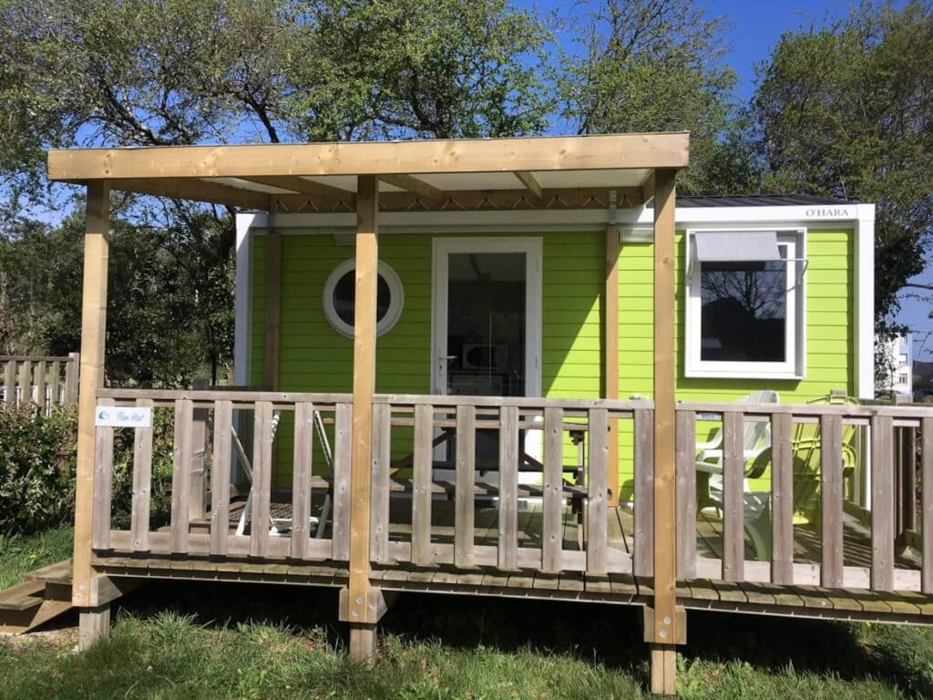 Vue extérieure mobil-home Maisonnette 18m² avec terrasse semi-couverte