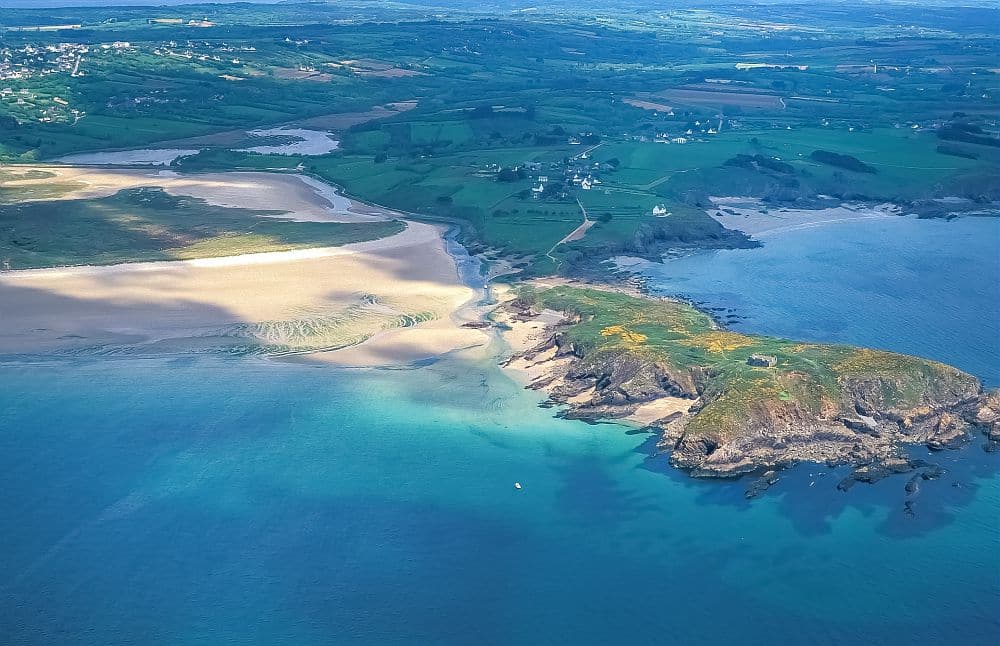 The island of Aber and its fort